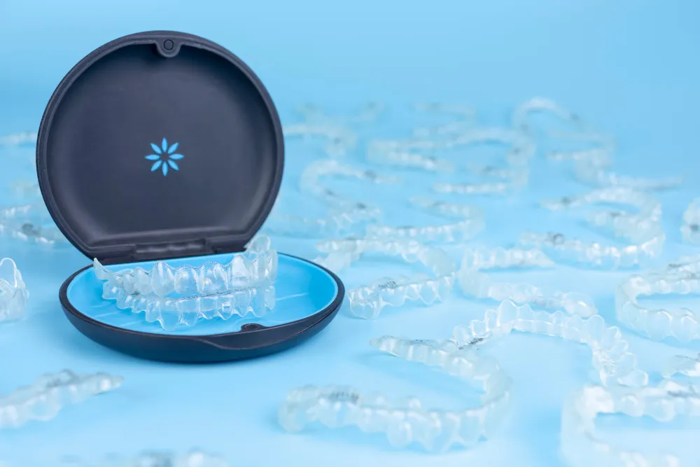 Hình ảnh khay niềng răng trong suốt Invisalign Comp