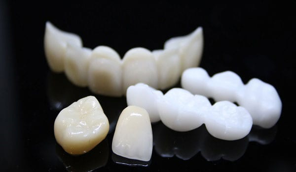Hình ảnh chụp cận của răng sứ Zircad